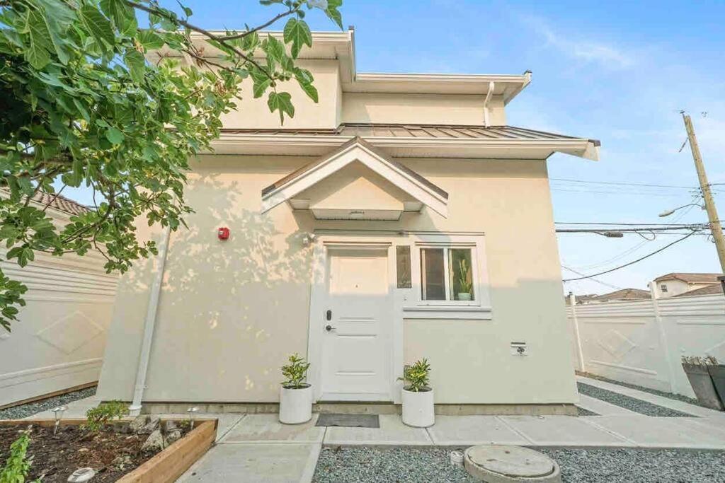 Entire New Cozy And Modern 2-Storey House Vancouver Esterno foto