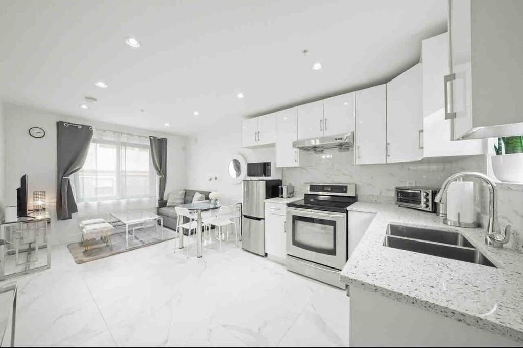 Entire New Cozy And Modern 2-Storey House Vancouver Esterno foto