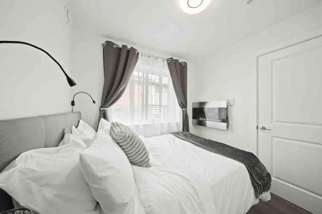 Entire New Cozy And Modern 2-Storey House Vancouver Esterno foto