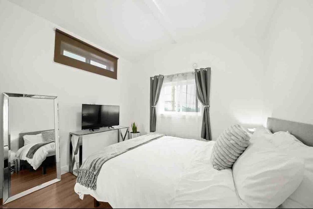 Entire New Cozy And Modern 2-Storey House Vancouver Esterno foto